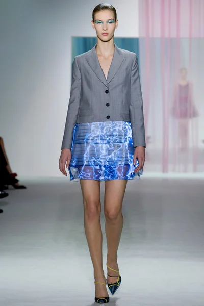 Look 18